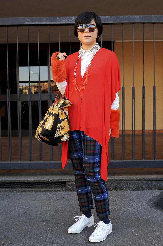 Street fashion: jak nosić czerwień?