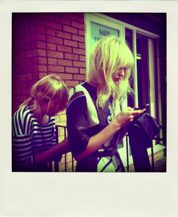 Backstage sesji ELLE Do boju!, ELLE nr 11