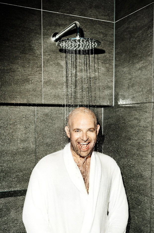 Szymon Bobrowski (fot. Artur Wesołowski; szlafrok Marks & Spencer)