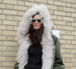 Street fashion: oryginalne płaszcze, kurtki i futerka