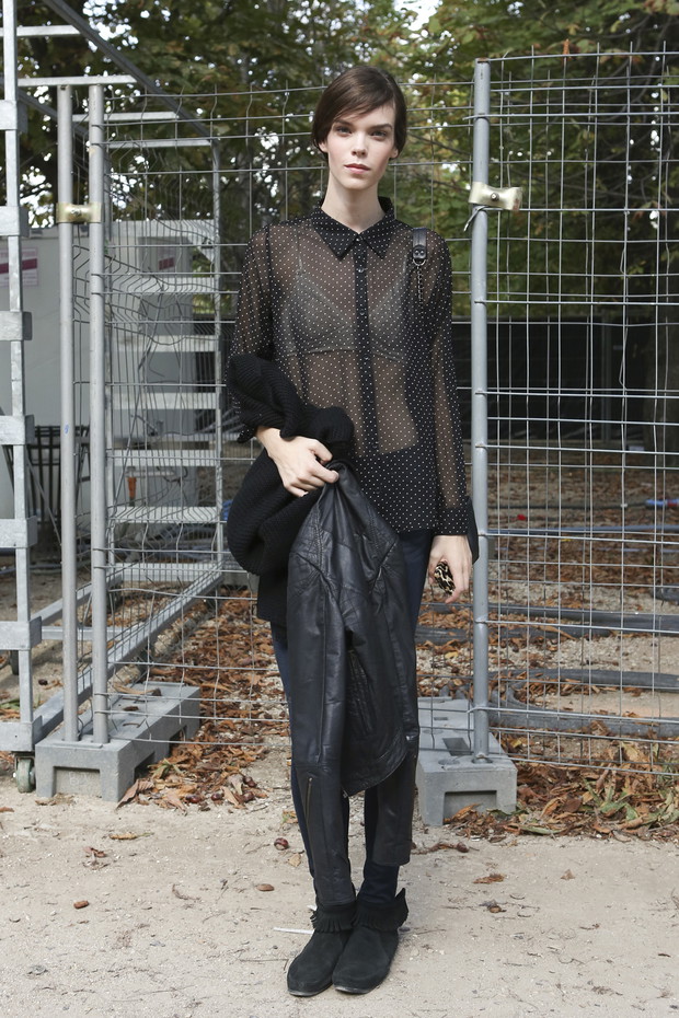 Street fashion: modelki stawiają na czerń
