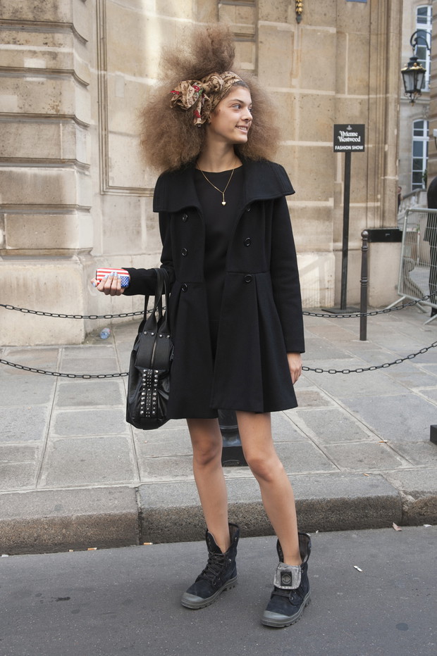 Street fashion: modelki stawiają na czerń