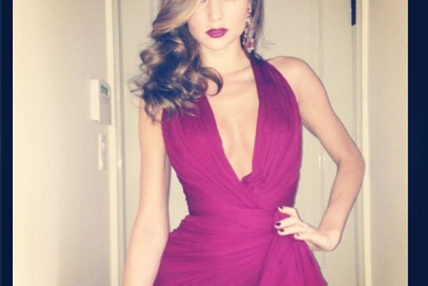 Miranda Kerr: Dzięki @dklahair za moje włosy. Czeka mnie noc zabawy" (fot twitter.com)