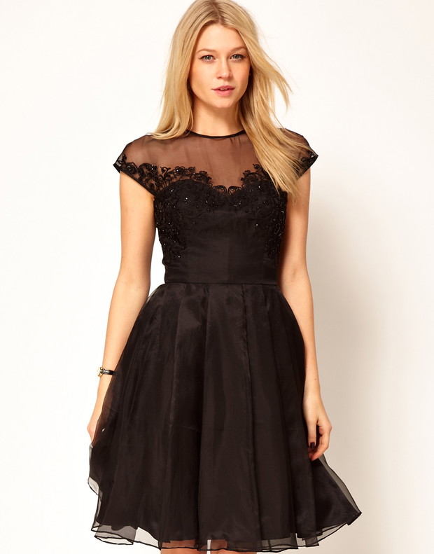 Mała czarna z błyszczącą aplikacją, Ted Baker, 1380 zł