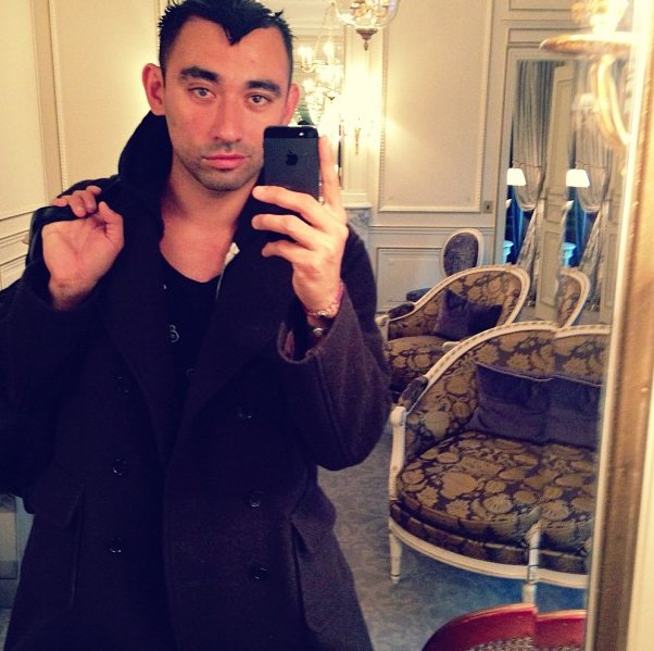 Nicola Formichetti: Bonjour Paris! Ostatni dzień przymiarek. Przede mną długi dzień! #mugler (fot twitter.com)