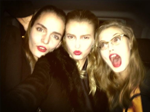 Zuzanna Bijoch: Szalona noc z Sigrid Agren i Lindsey Wixson! Strefa zagrożenia (fot twitter.com)