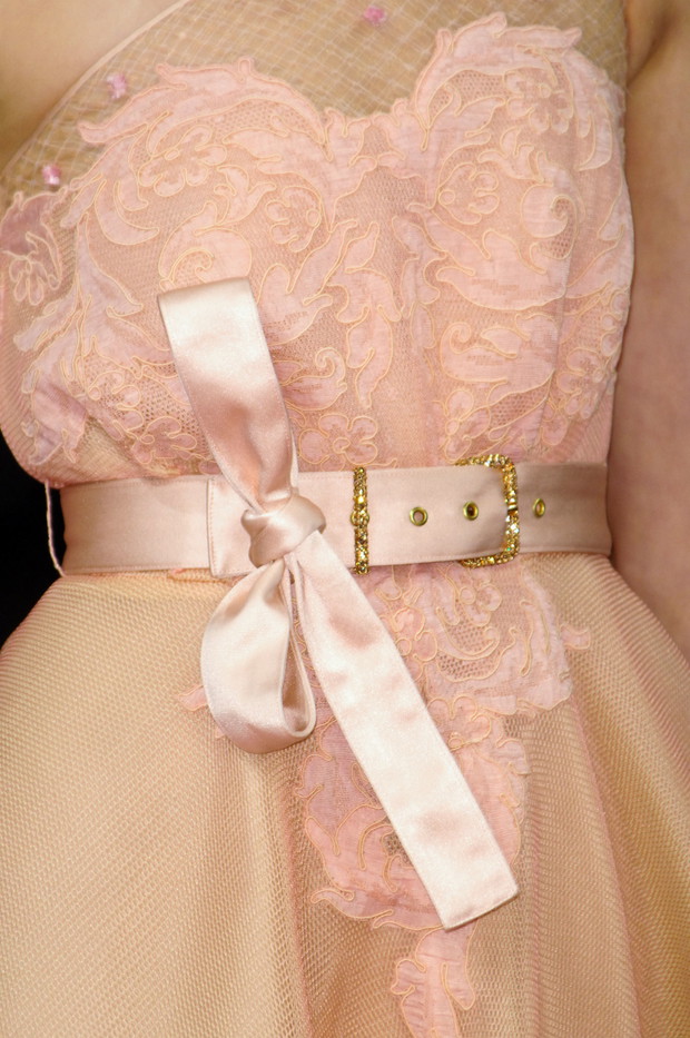 Pasek Alexis Mabille haute couture wiosna-lato 2013, fot. Imaxtree