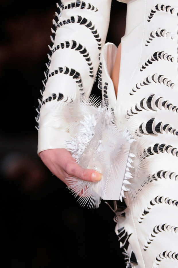 Torebka Iris Van Herpen haute couture wiosna-lato 2013, fot. Imaxtree