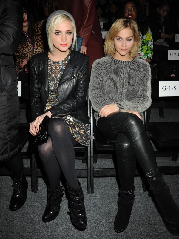 Ashlee Simpson i Leigh Lezark na pokazie Nicole Miller jesień-zima 2013/2014 w Nowym Jorku, fot. East News
