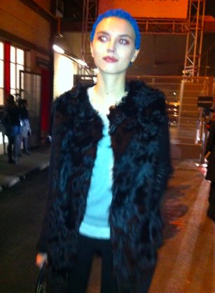 Paris Fashion Week, Modelka po pokazie Givenchy, fot. by Nikon COOLPIX S800c
