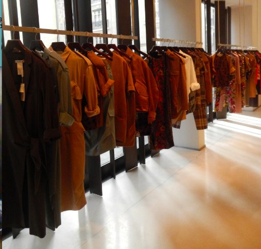 Paris Fashion Week, płaszcze Max Mara jesień-zima special edition w Max Mara Atelier, fot. by Nikon COOLPIX S800c