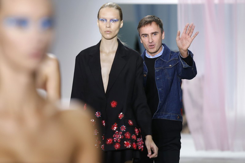 Raf Simons: Minimalista w świecie elegancji