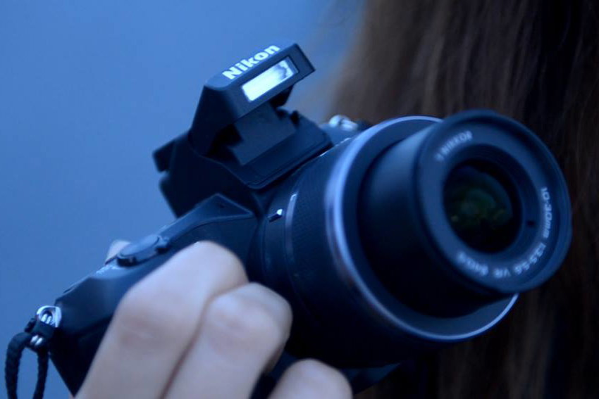 Nikon 1 V2 - cyfrówka o parametrach lustrzanki