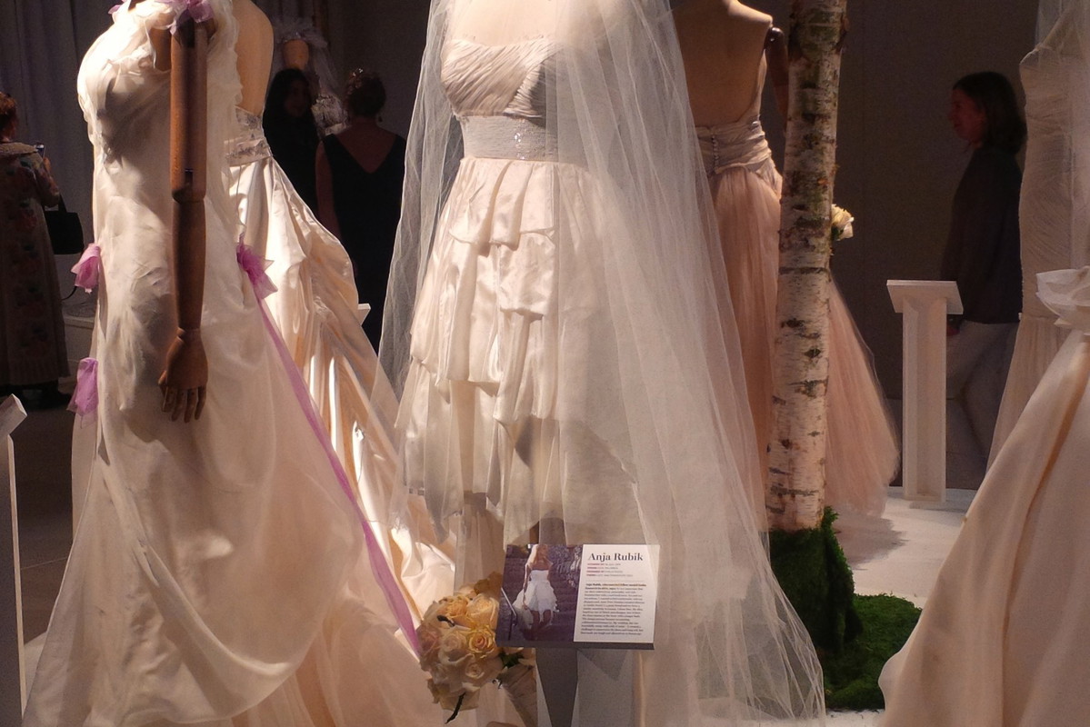 Suknia ślubna Anji Rubik na wystawie "The Iconic Wedding Dress"