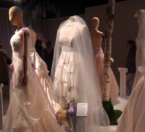 Suknia ślubna Anji Rubik na wystawie "The Iconic Wedding Dress"