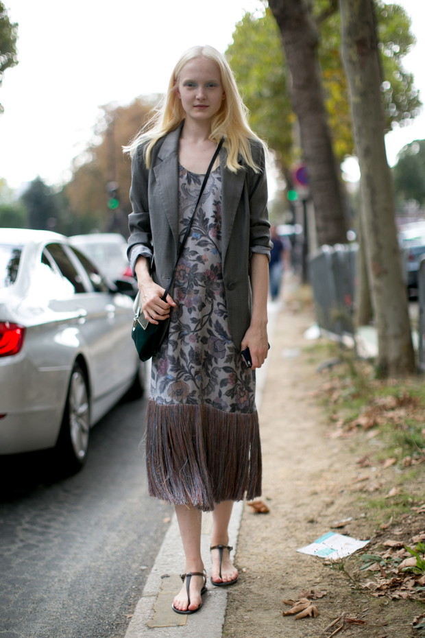 Street fashion: top modelki w Paryżu