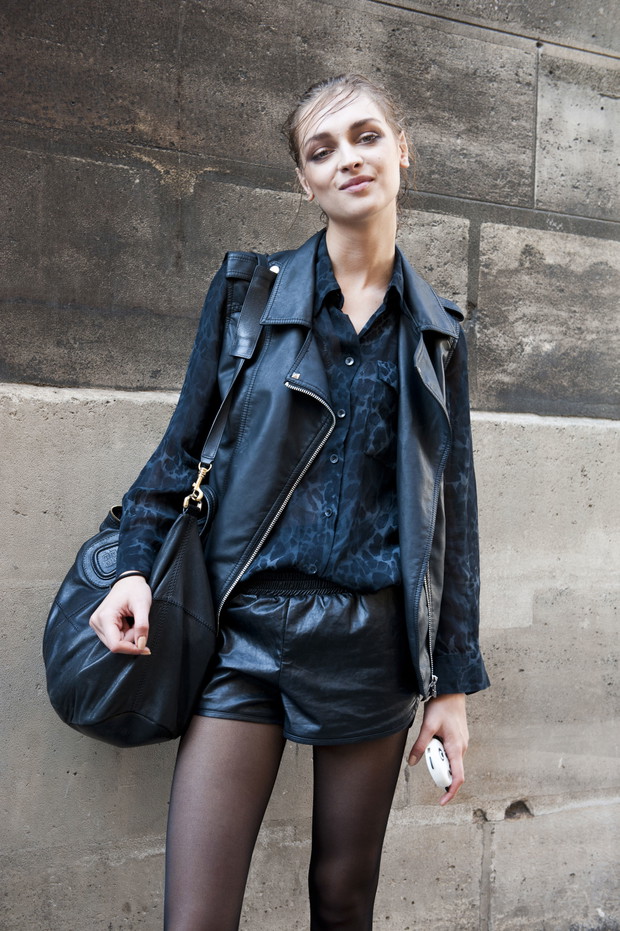 Street fashion: top modelki w Paryżu