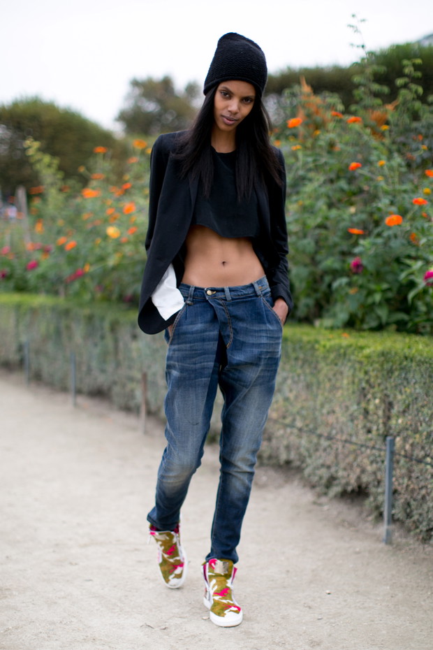 Street fashion: top modelki w Paryżu