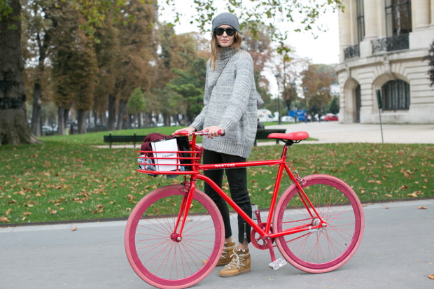 Street fashion: top modelki w Paryżu