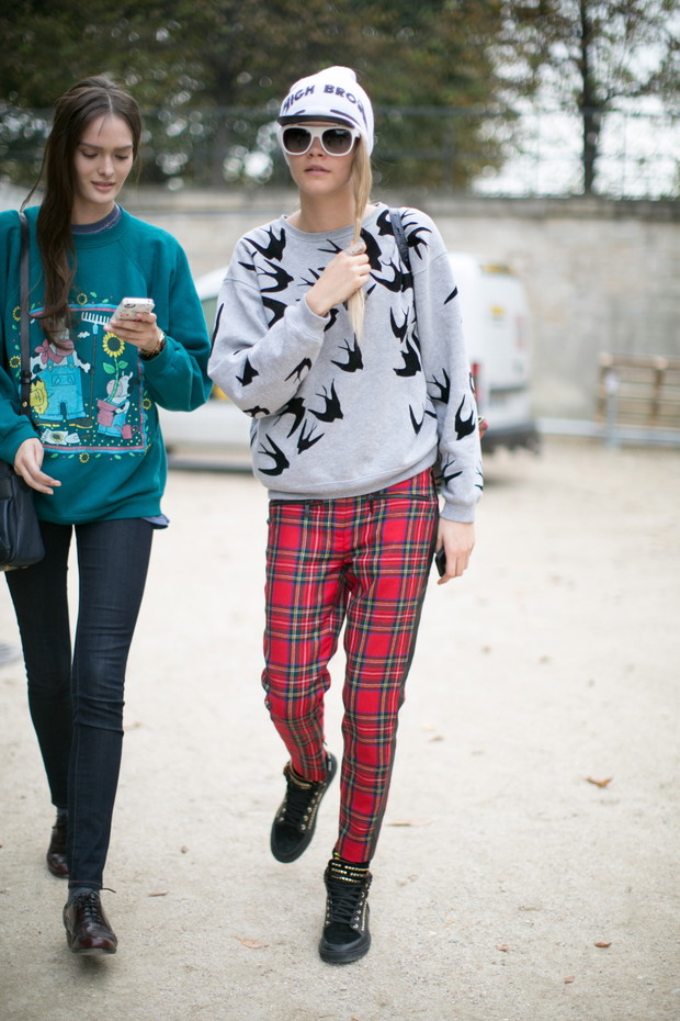 Street fashion: top modelki w Paryżu
