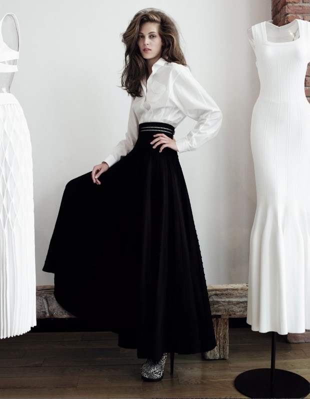 Azzedine Alaïa: opowieść o perfekcji, fot. Jean-Baptise Mondino, stylizacja Friquette Thevenet, makijaż Tatsu/Marie-France Thavonekham, włosy Guillame/Mod's Hair, modelka Othilia Simon/ Silentmodels