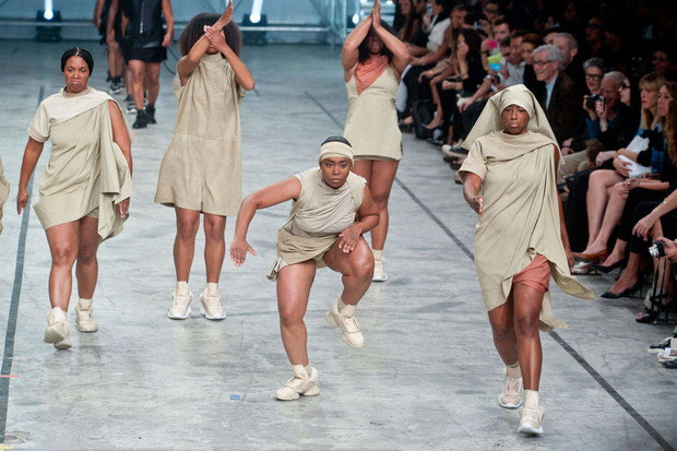 Pokaz kolekcji Rick Owens wiosna-lato 2014, fot. Imaxtree