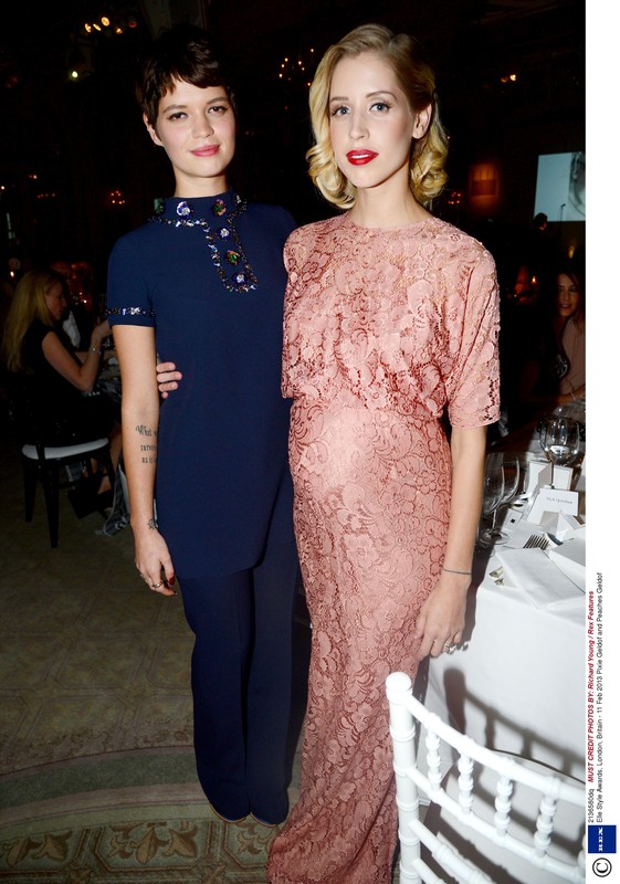 Pixie Geldof (w sukni Moschino) i Peaches Geldof (Moschino Cheap & Chic) na ELLE Style Awards 2013, fot. East News