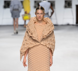 Issey Miyake wiosna-lato 2015