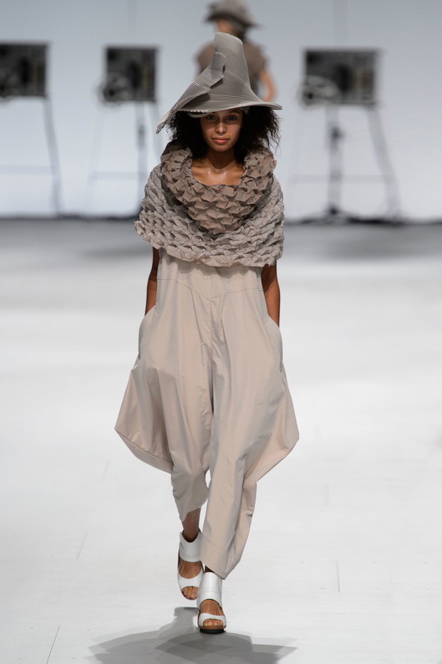Issey Miyake wiosna-lato 2015