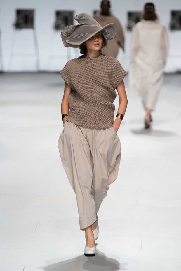 Issey Miyake wiosna-lato 2015