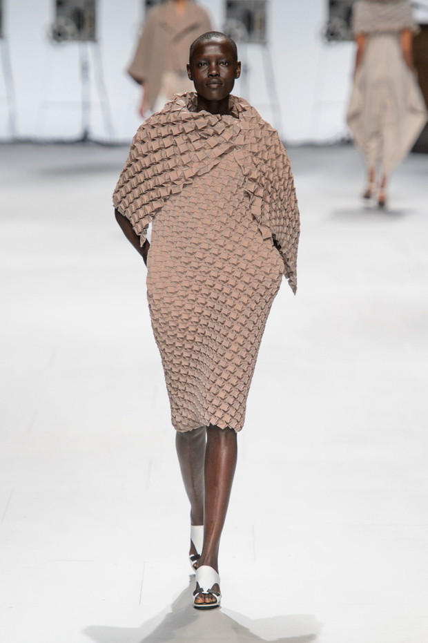 Issey Miyake wiosna-lato 2015