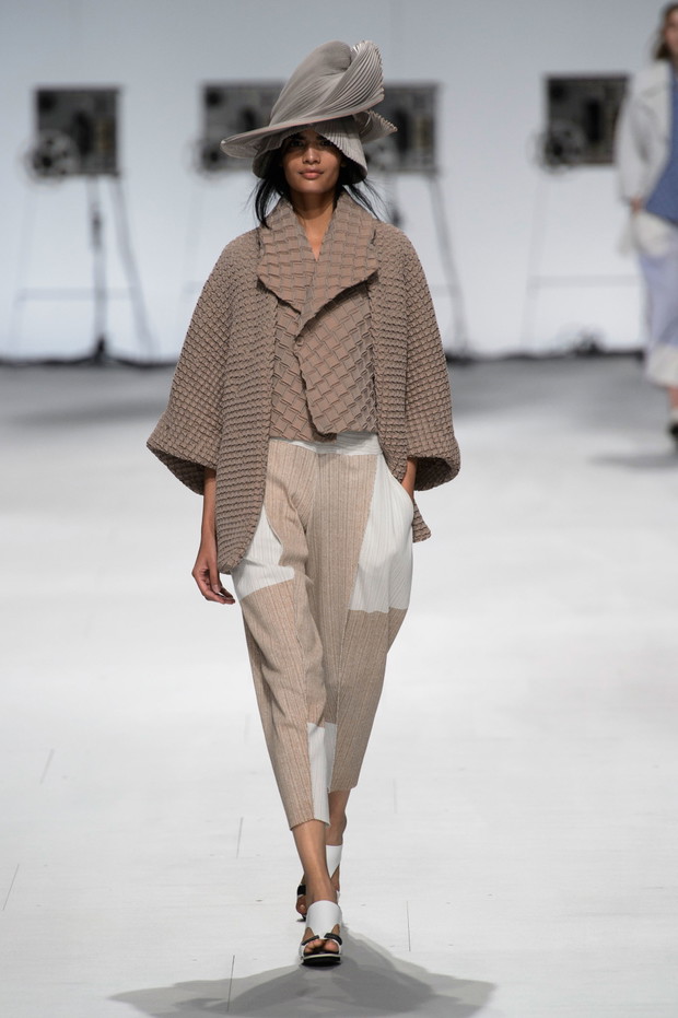Issey Miyake wiosna-lato 2015