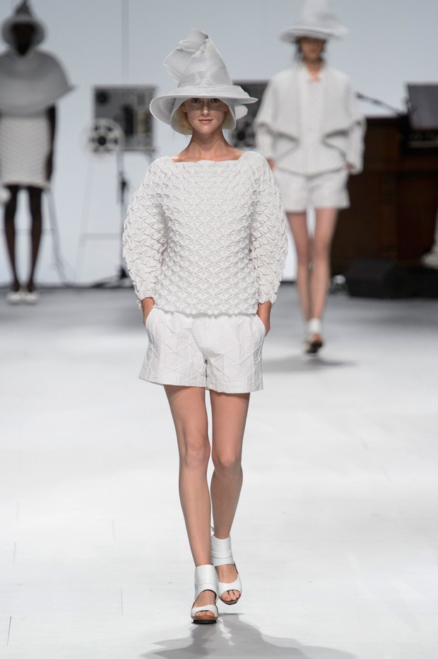 Issey Miyake wiosna-lato 2015