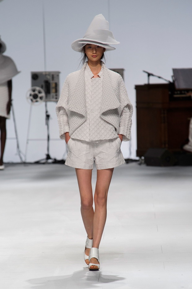 Issey Miyake wiosna-lato 2015