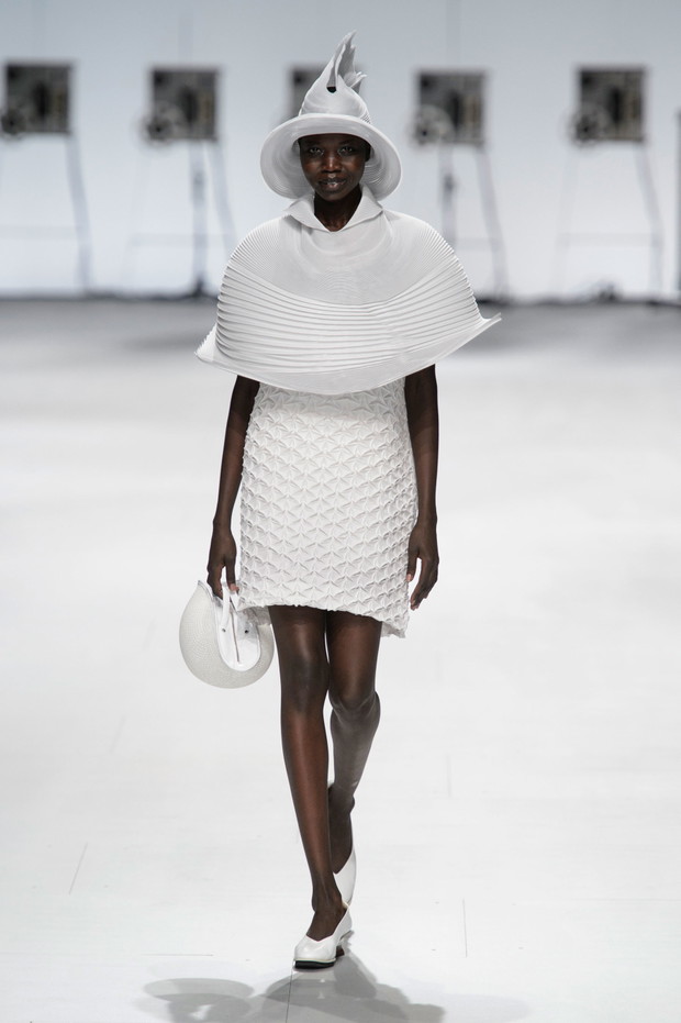 Issey Miyake wiosna-lato 2015