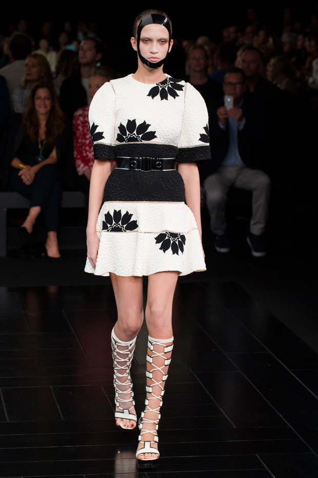 Alexander McQueen wiosna-lato 2015