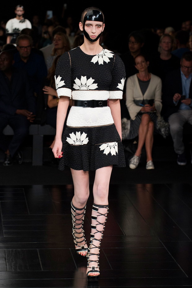 Alexander McQueen wiosna-lato 2015