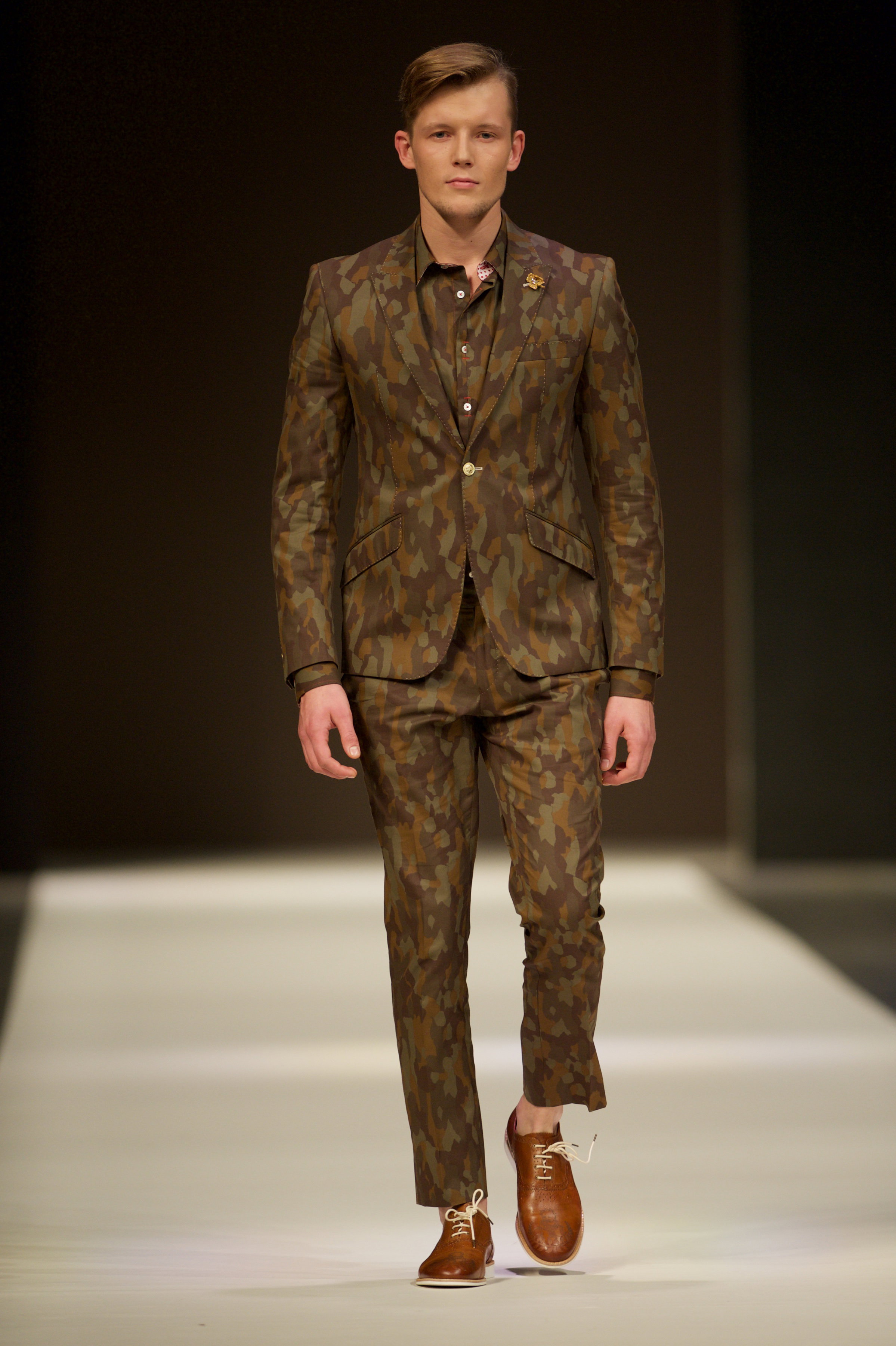 Fashion Week Poland: Nuno Gama i  Claudia Danna wiosna-lato 2015