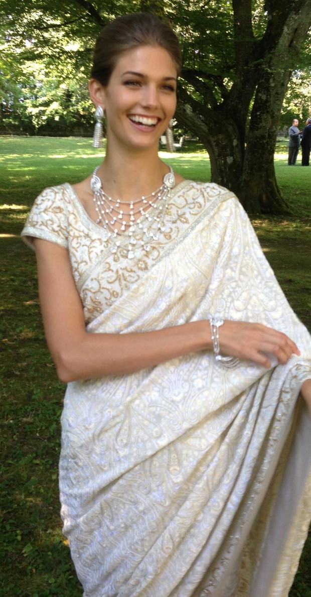 Kendra Spears w ślubnym sari, fot. Twitter @Kendra_Spears