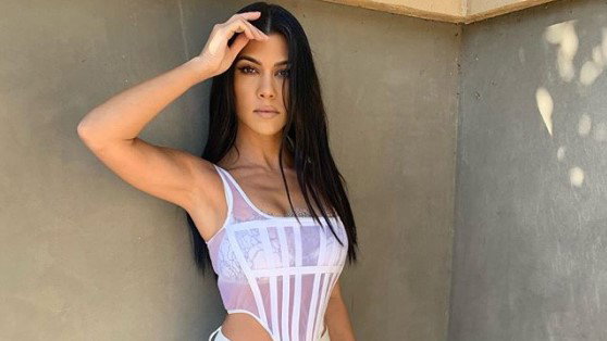 Kourtney Kardashian w marynarce Eppram! Celebrytka postawiła na jeden z najpopularniejszych modeli marki
