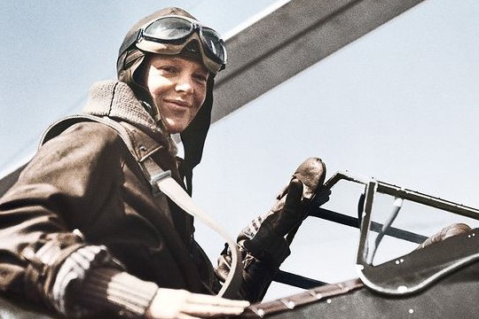 Zegarki Longines inspirowane wielkimi pionierami. Wybierz model idealny dla siebie i zainspiruj się m.in. historią Amelii Earhart - pierwszej kobiety, która poleciała solo przez Atlantyk