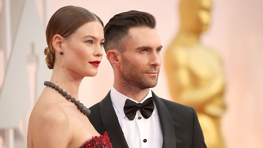 Behati Prinsloo i Adam Levine