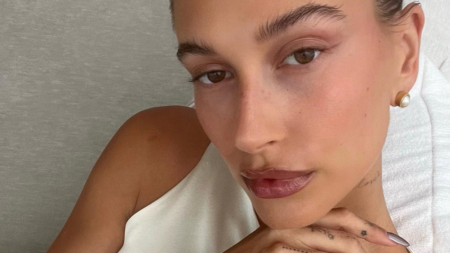 hailey-bieber-6a9a817