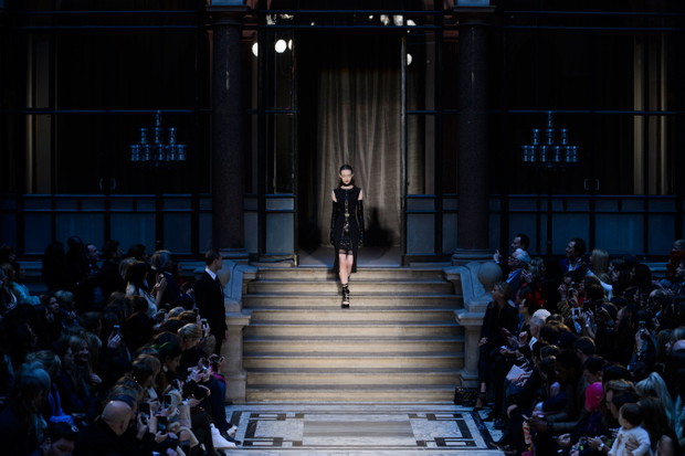 Julien Macdonald jesień-zima 2015/2016