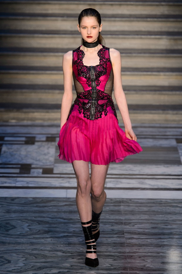 Julien Macdonald jesień-zima 2015/2016