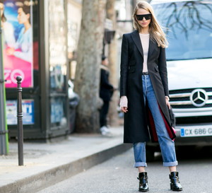 Street fashion: modelki off duty w Paryżu