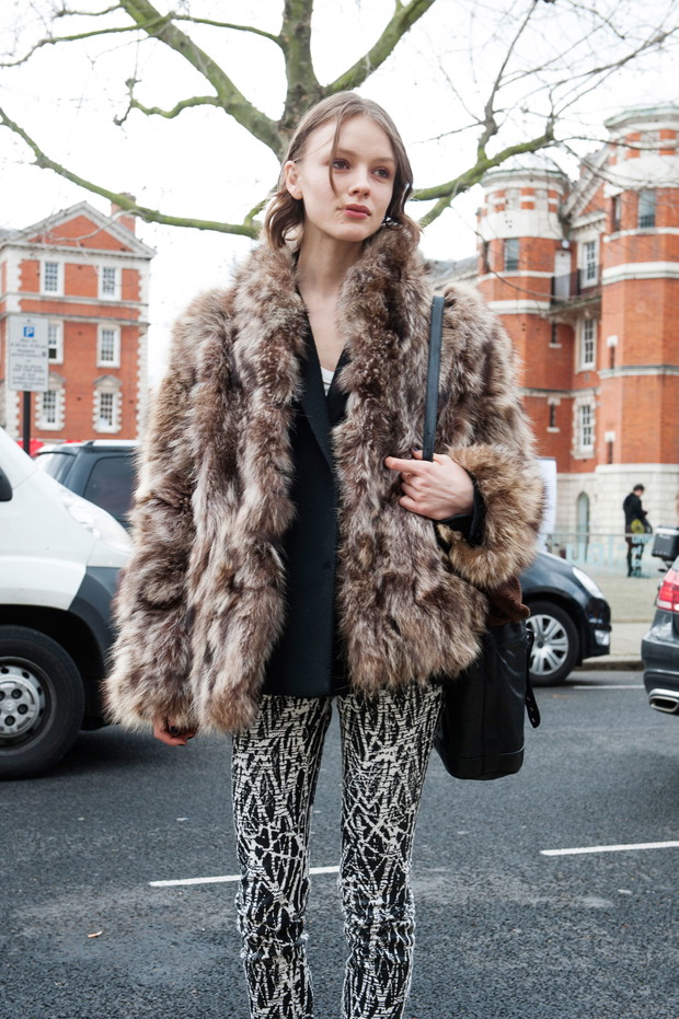 Street fashion: modelki off duty w Londynie