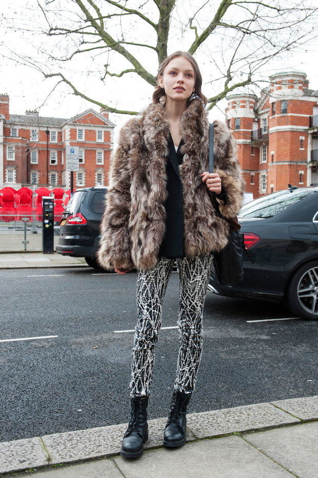 Street fashion: modelki off duty w Londynie