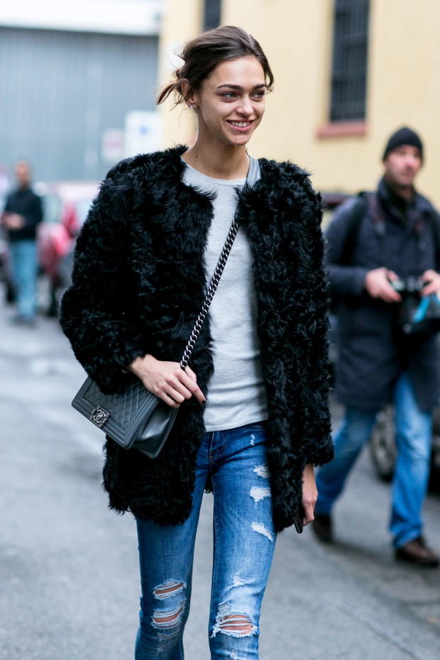 Street fashion: modelki off duty w Mediolanie