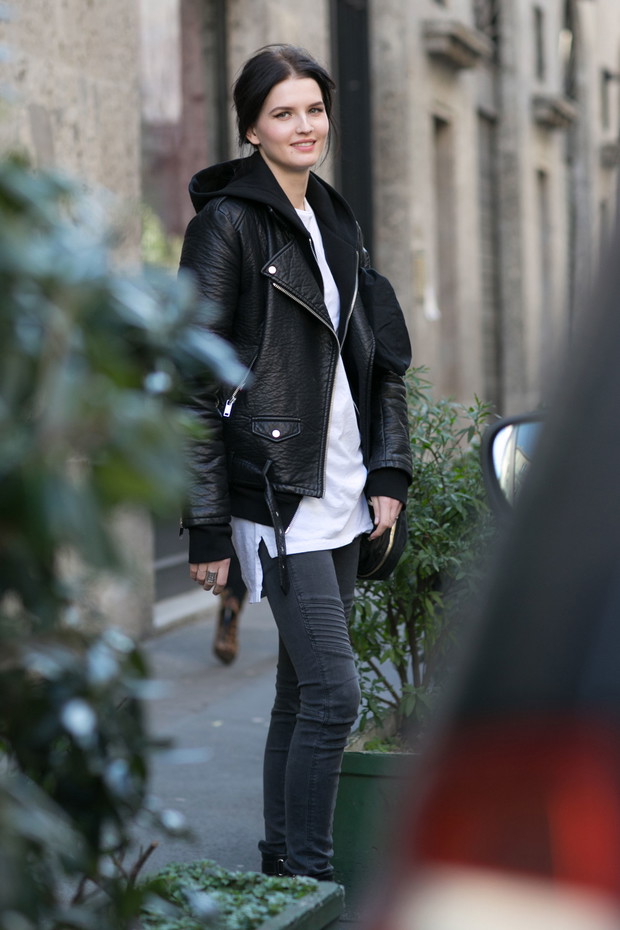 Street fashion: modelki off duty w Mediolanie